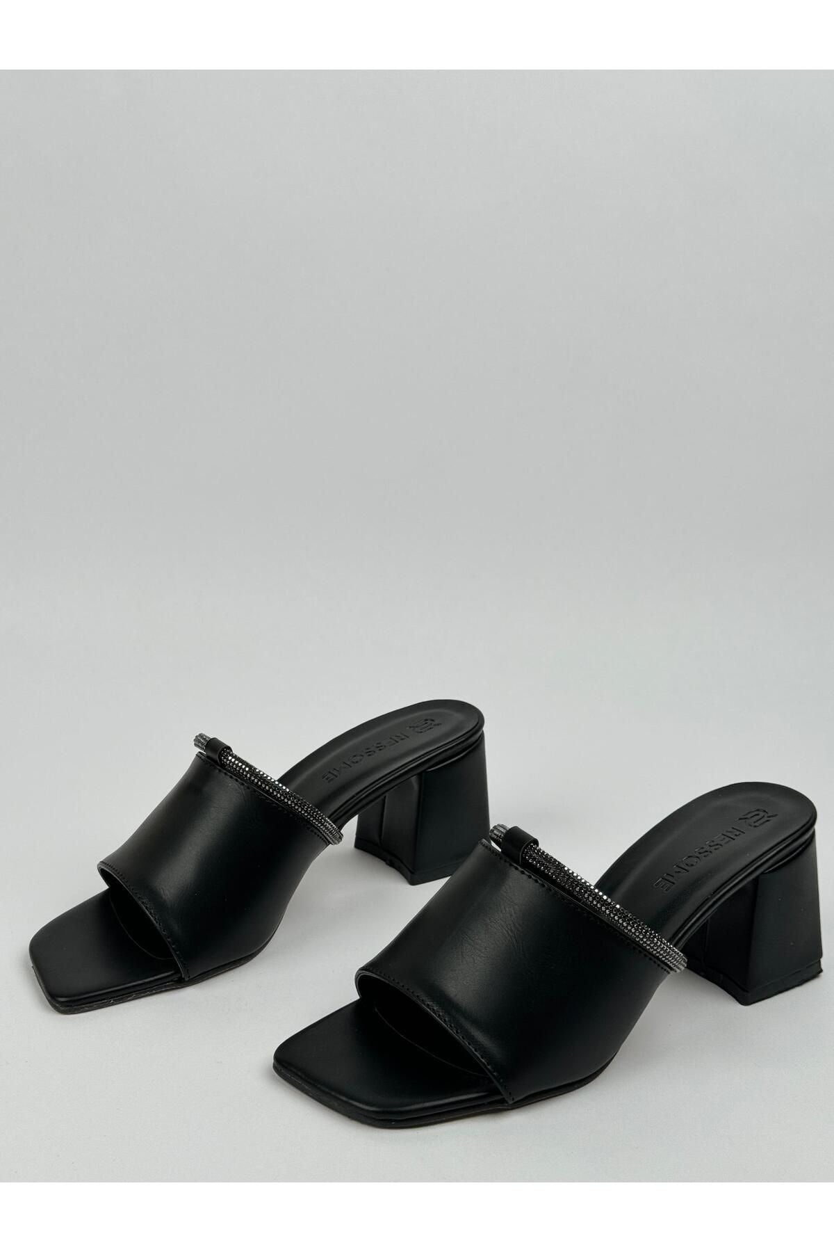 Luna Kadın Siyah Taş Detaylı Bantlı 5 Cm Topuklu Terlik