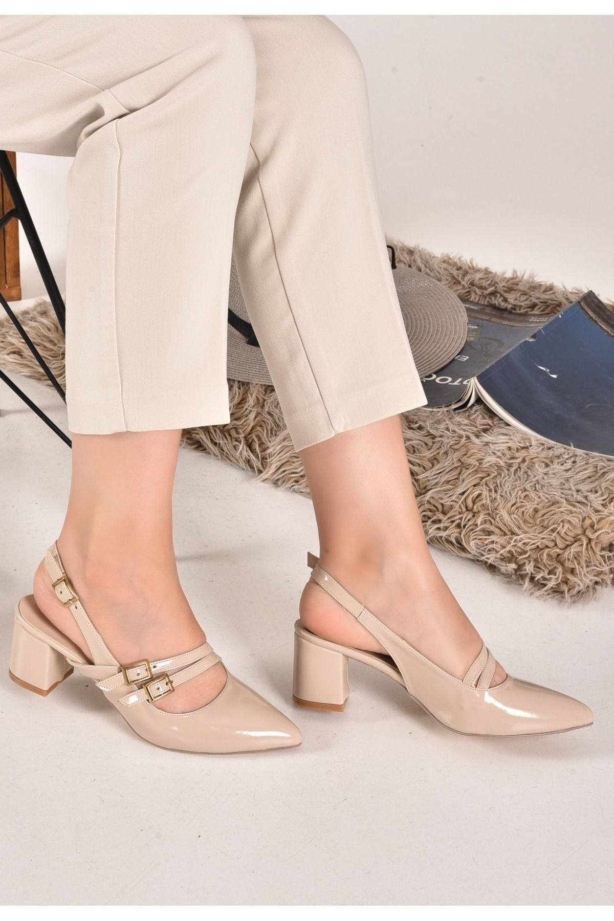 Lady Model Bej Bantlı Ayarlanabilir Kemerli Topuklu Ayakkabı
